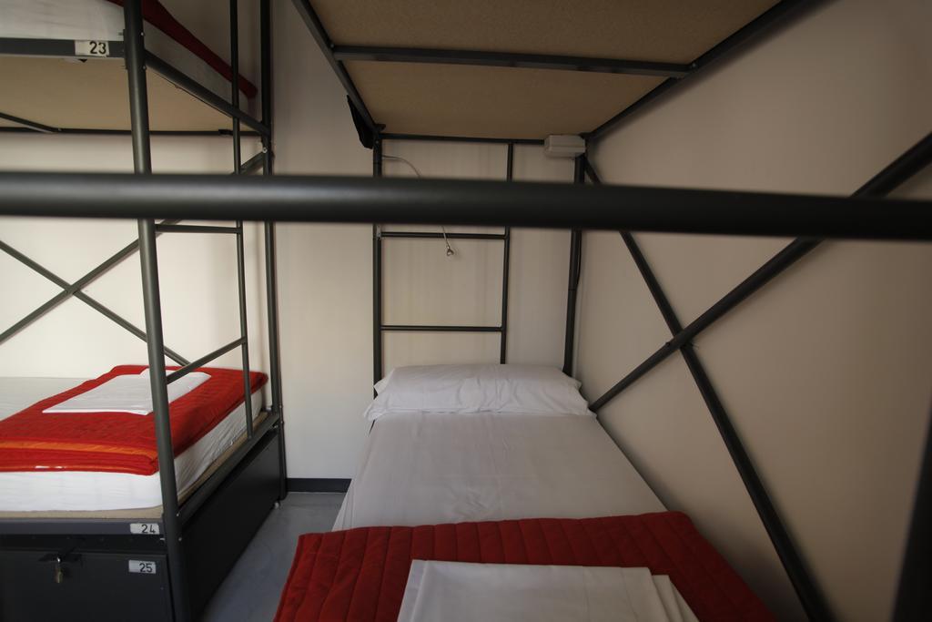 Traveller Box Hostel Sevilla Exterior foto