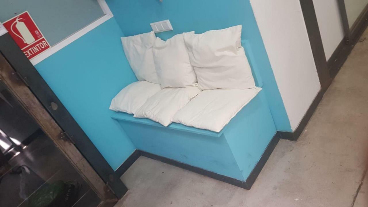 Traveller Box Hostel Sevilla Exterior foto